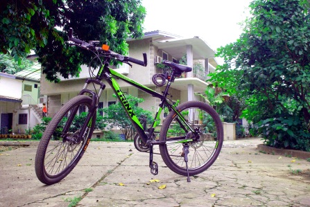 My new best friend: Since there is no reliable public transport in Vientiane, I am cycling everywhere.